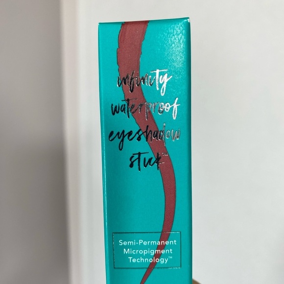 Thrive Causemetics Infinity Waterproof Eyeshadow Stick Tai Warm Cranberry Matte - Picture 4 of 10
